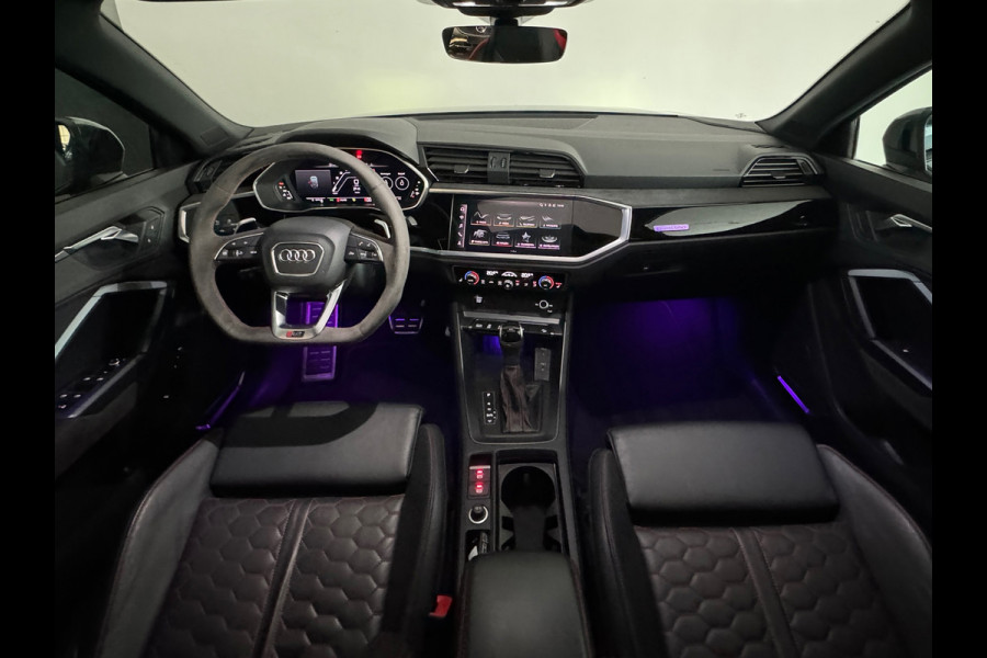 Audi RSQ3 Sportback 2.5 TFSI Pano|Memory|B&O|Trekhaak|Sfeer