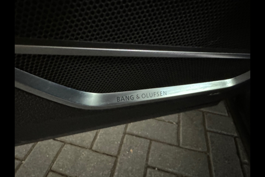 Audi RSQ3 Sportback 2.5 TFSI Pano|Memory|B&O|Trekhaak|Sfeer