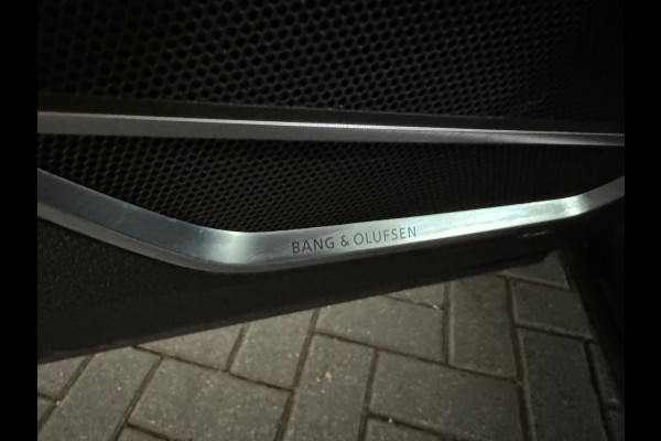 Audi RSQ3 Sportback 2.5 TFSI Pano|Memory|B&O|Trekhaak|Sfeer