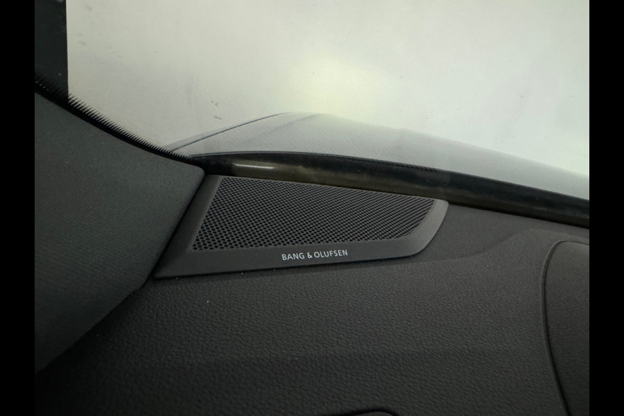 Audi RSQ3 Sportback 2.5 TFSI Pano|Memory|B&O|Trekhaak|Sfeer