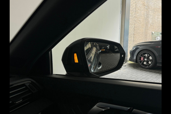 Audi RSQ3 Sportback 2.5 TFSI Pano|Memory|B&O|Trekhaak|Sfeer