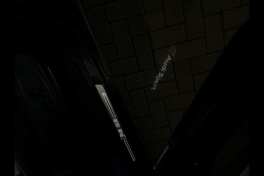 Audi RSQ3 Sportback 2.5 TFSI Pano|Memory|B&O|Trekhaak|Sfeer