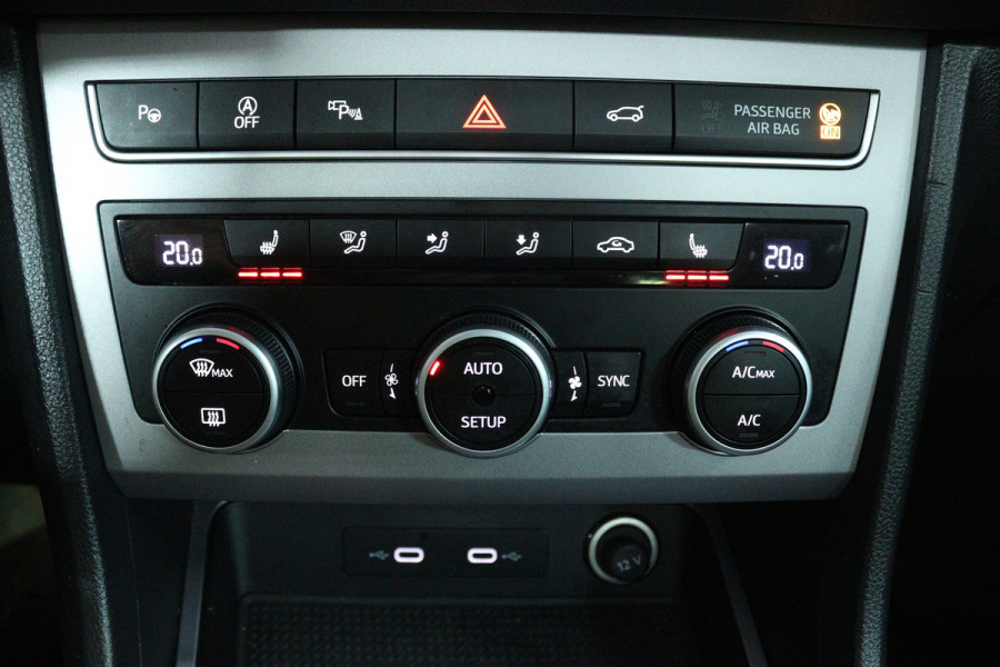 Seat Ateca 1.5 TSI FR Business Intense (PANORAMADAK, STOEL/STUUR VERWARMING, DIGITALE COCKPIT, CAMERA, CRUISE ADPATIEF)