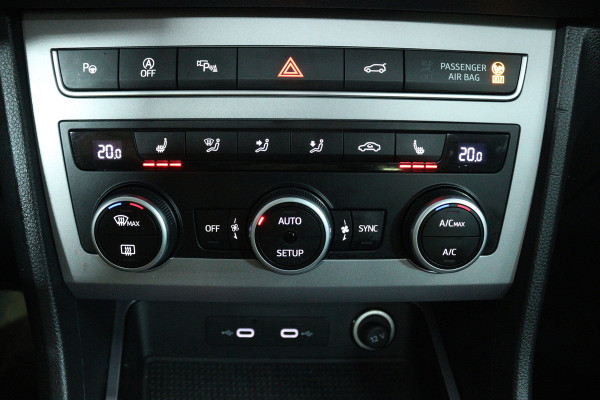 Seat Ateca 1.5 TSI FR Business Intense (PANORAMADAK, STOEL/STUUR VERWARMING, DIGITALE COCKPIT, CAMERA, CRUISE ADPATIEF)