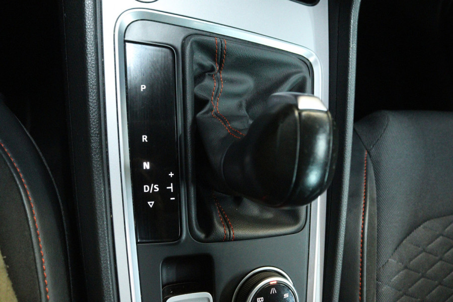 Seat Ateca 1.5 TSI FR Business Intense (PANORAMADAK, STOEL/STUUR VERWARMING, DIGITALE COCKPIT, CAMERA, CRUISE ADPATIEF)