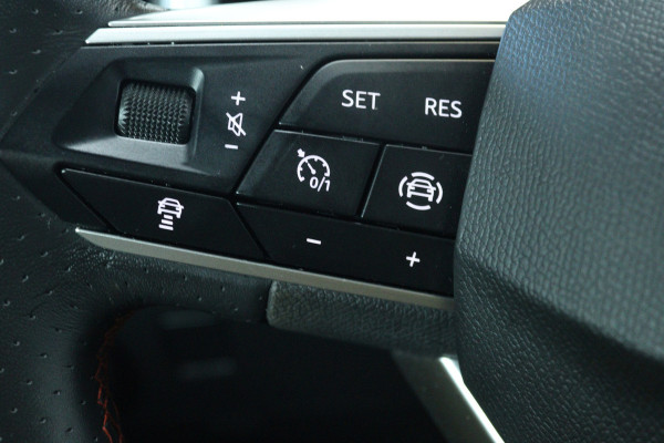 Seat Ateca 1.5 TSI FR Business Intense (PANORAMADAK, STOEL/STUUR VERWARMING, DIGITALE COCKPIT, CAMERA, CRUISE ADPATIEF)