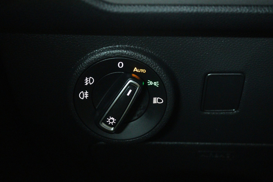 Seat Ateca 1.5 TSI FR Business Intense (PANORAMADAK, STOEL/STUUR VERWARMING, DIGITALE COCKPIT, CAMERA, CRUISE ADPATIEF)