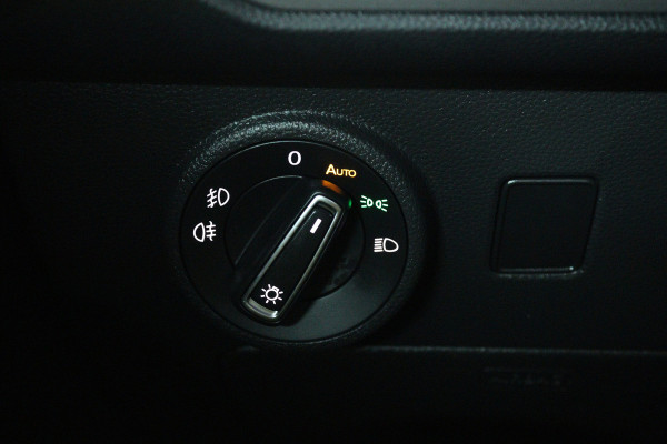 Seat Ateca 1.5 TSI FR Business Intense (PANORAMADAK, STOEL/STUUR VERWARMING, DIGITALE COCKPIT, CAMERA, CRUISE ADPATIEF)