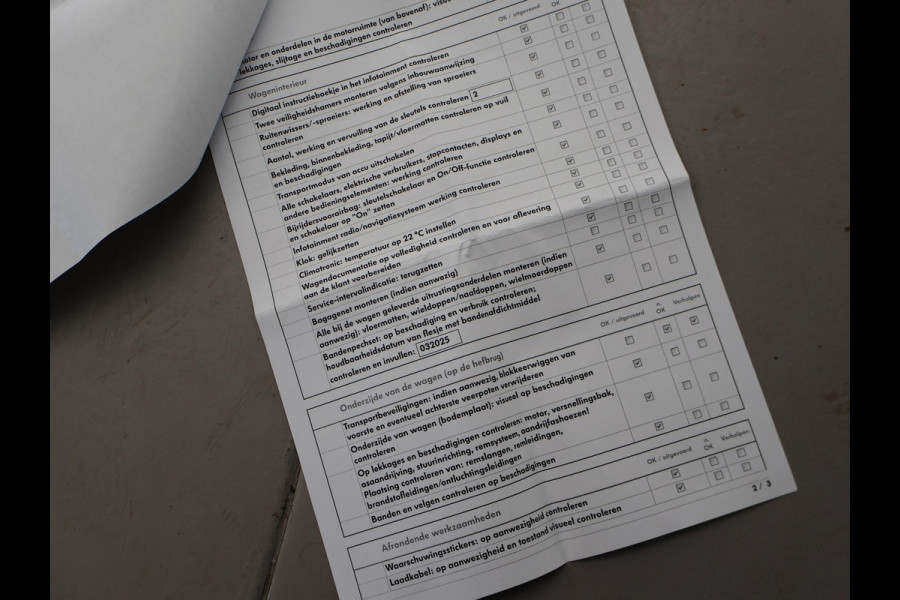 Škoda ENYAQ iV 60 + LEDER | PANORAMA | ELEK. TREKHAAK | | HEAD-UP | CARPLAY | SFEERVERLICHTING