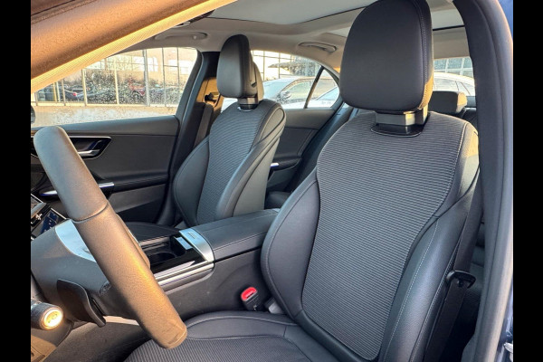 Mercedes-Benz C-Klasse 300e AVANTGARDE ** HIGH LED, NAVI+, PANORAMA, MEMORY, DISTR ** 1e EIG - Ex MB-AG - € 17.200,= onder NP ** ** INFORMEER OOK NAAR ONZE AANTREKKELIJKE FINANCIAL-LEASE TARIEVEN **