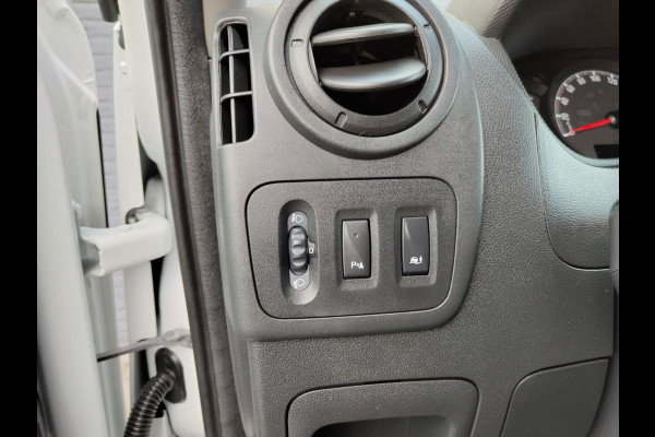 Opel Movano 2.3CDTI 146PK Bi-Turbo L2H2 3-Persoons Airco Cruise Trekhaak Pdc Schuifdeur ESP Bluetooth Betonplex Vloer Wandbetimmering EURO6 2.500KG Trekgewicht