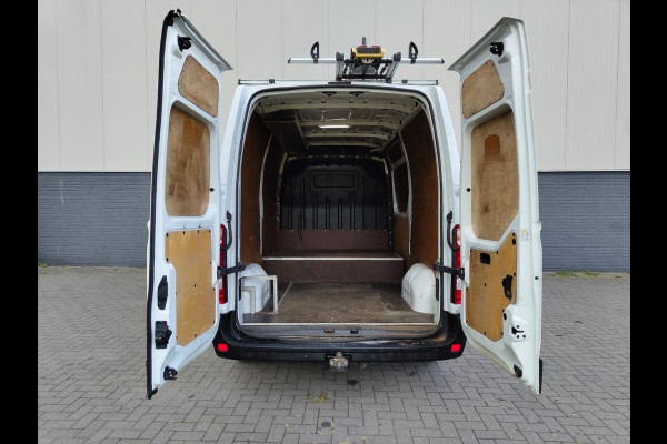 Opel Movano 2.3CDTI 146PK Bi-Turbo L2H2 3-Persoons Airco Cruise Trekhaak Pdc Schuifdeur ESP Bluetooth Betonplex Vloer Wandbetimmering EURO6 2.500KG Trekgewicht