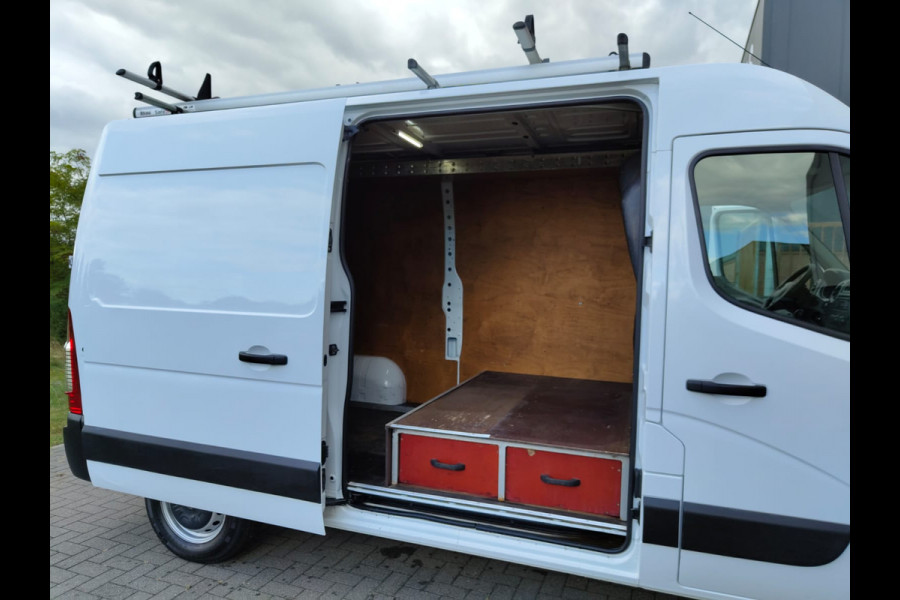 Opel Movano 2.3CDTI 146PK Bi-Turbo L2H2 3-Persoons Airco Cruise Trekhaak Pdc Schuifdeur ESP Bluetooth Betonplex Vloer Wandbetimmering EURO6 2.500KG Trekgewicht