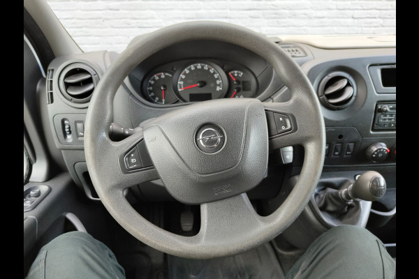 Opel Movano 2.3CDTI 146PK Bi-Turbo L2H2 3-Persoons Airco Cruise Trekhaak Pdc Schuifdeur ESP Bluetooth Betonplex Vloer Wandbetimmering EURO6 2.500KG Trekgewicht