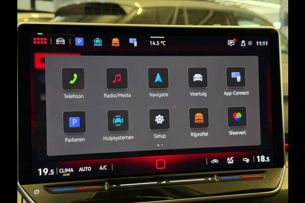Volkswagen Golf 1.5 eTSI R-Line|50 Edition|PANO|FULL OPTIONS