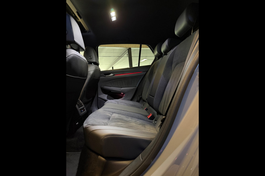 Volkswagen Golf 1.5 eTSI R-Line|50 Edition|PANO|FULL OPTIONS