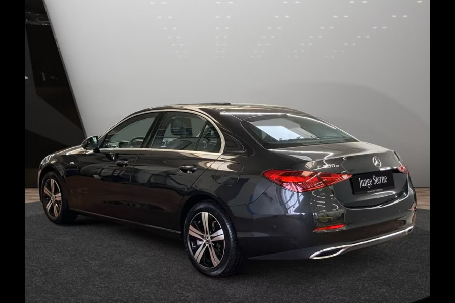 Mercedes-Benz C-Klasse 300e AVANTGARDE ** HIGH LED, NAVI+, MEMORY, VERW. STUUR, SPIEGEL-PACK ** 1e EIG - Ex MB-AG - € 19.200,= onder NP ** ** INFORMEER OOK NAAR ONZE AANTREKKELIJKE FINANCIAL-LEASE TARIEVEN **