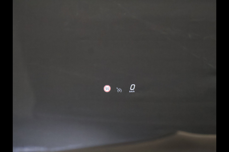 Mercedes-Benz C-Klasse 200 Launch Edition AMG Line [SCHUIFKANTELDAK, BURMESTER, HEAD-UP, SFEERVERLICHTING, MEMORY SEATS, 360 CAMERA, STOELVERWARMING, ADAPTIVE CRUISE, VOL LEDER, CLIMATE, NIEUWSTAAT]