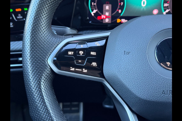 Volkswagen Golf 1.5 eTSI R-Line Pano/Matrix/Camera