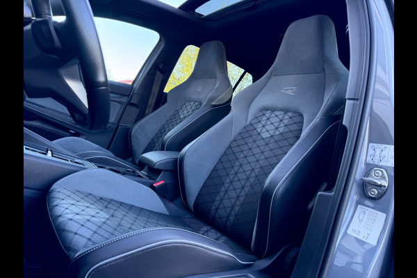 Volkswagen Golf 1.5 eTSI R-Line Pano/Matrix/Camera