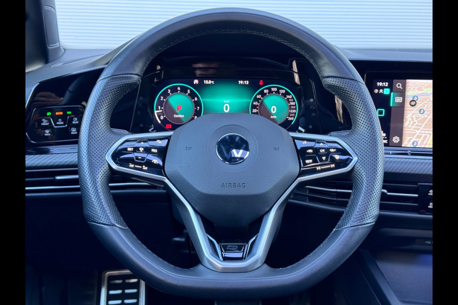 Volkswagen Golf 1.5 eTSI R-Line Pano/Matrix/Camera