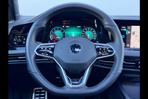 Volkswagen Golf 1.5 eTSI R-Line Pano/Matrix/Camera
