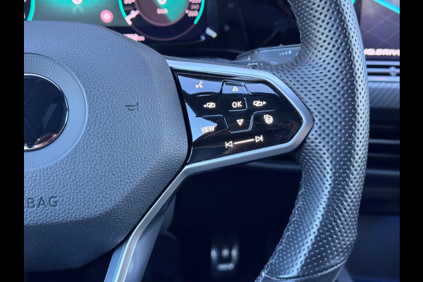 Volkswagen Golf 1.5 eTSI R-Line Pano/Matrix/Camera