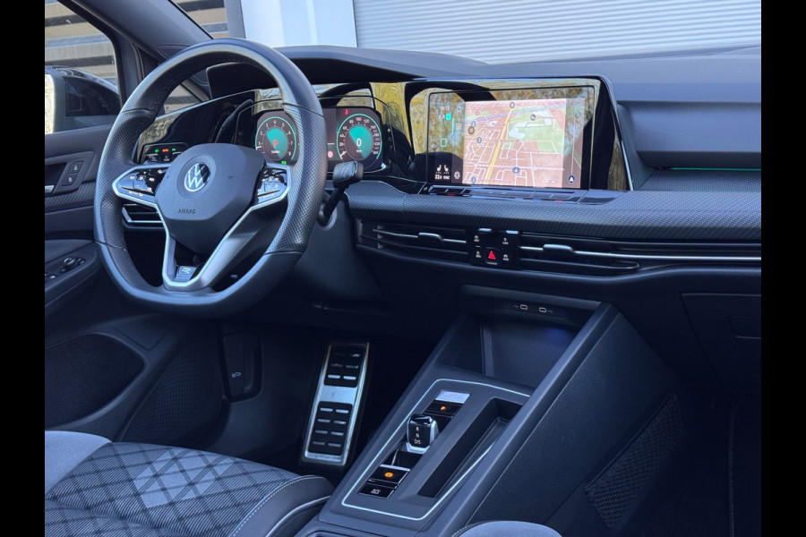 Volkswagen Golf 1.5 eTSI R-Line Pano/Matrix/Camera