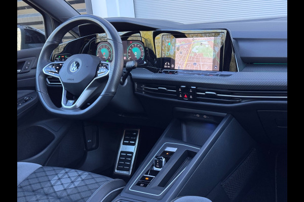 Volkswagen Golf 1.5 eTSI R-Line Pano/Matrix/Camera