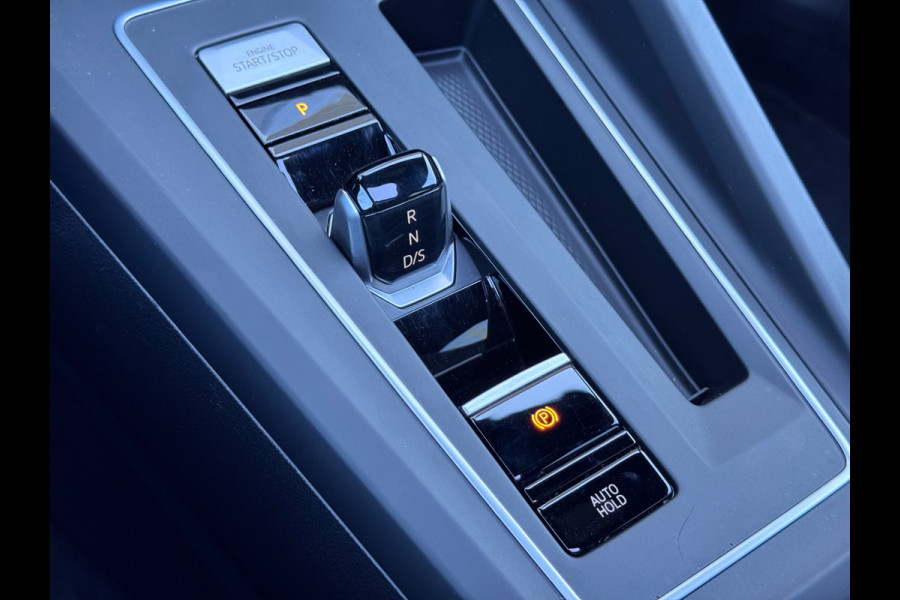 Volkswagen Golf 1.5 eTSI R-Line Pano/Matrix/Camera