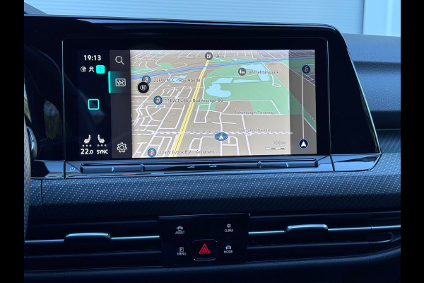 Volkswagen Golf 1.5 eTSI R-Line Pano/Matrix/Camera