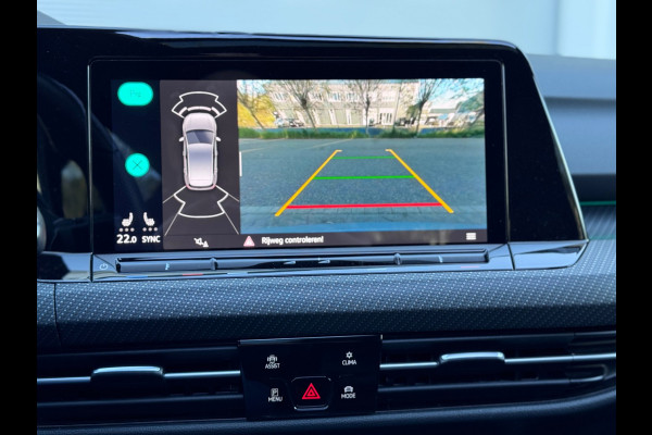 Volkswagen Golf 1.5 eTSI R-Line Pano/Matrix/Camera