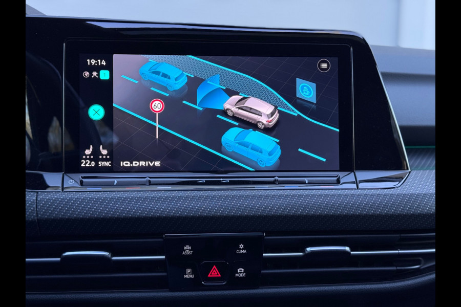 Volkswagen Golf 1.5 eTSI R-Line Pano/Matrix/Camera