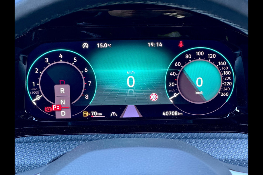 Volkswagen Golf 1.5 eTSI R-Line Pano/Matrix/Camera