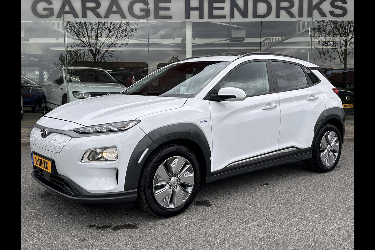 Hyundai Kona EV Fashion Sky 64 kWh | SOH: 96,8% | Sky PANO Dak | HUD | Dodehoek Detectie | LED