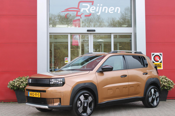 Fiat Grande Panda LA PRIMA 113PK 11 kW 44 kWh | WINTERPACK: STOEL/STUUR/VOORRUIT VERWARMING | DRAADLOZE APPLE CARPLAY/ANDROID AUTO | NAVIGATIE | ACHTERUITRIJCAMERA | PARKEERSENSOREN VOOR + ACHTER | DRAADLOZE TELEFOONLADER | LED KOPLAMPEN | CLIMATE CONTROL | 3-FASE | 17" LICHTMETALEN VELGEN | PRIVACY GLASS | ACHTERSPOILER |