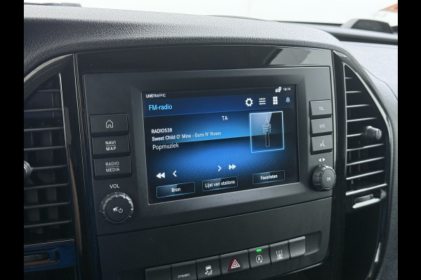 Mercedes-Benz Vito 116CDI 164pk AUT-9 Navi Adaptive-Control Camera *Sortimo Kasten* PDC-a+v Lane-Assist Sport/Comfort-Stoelen+Verwarmd Trekhaak Ecc Betonplex Vloer Schuifdeur Achterdeuren Licht-/regensensor Zijwind assistent Getint-Glas1e Eigenaar 2.500KG Trekgewicht 54.251 ex ex nieuw (86.370 inc inc.))