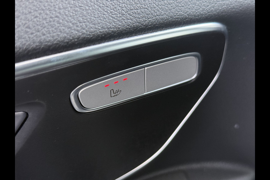 Mercedes-Benz Vito 116CDI 164pk AUT-9 Navi Adaptive-Control Camera *Sortimo Kasten* PDC-a+v Lane-Assist Sport/Comfort-Stoelen+Verwarmd Trekhaak Ecc Betonplex Vloer Schuifdeur Achterdeuren Licht-/regensensor Zijwind assistent Getint-Glas1e Eigenaar 2.500KG Trekgewicht 54.251 ex ex nieuw (86.370 inc inc.))