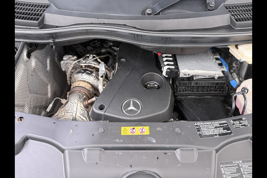Mercedes-Benz Vito 116CDI 164pk AUT-9 Navi Adaptive-Control Camera *Sortimo Kasten* PDC-a+v Lane-Assist Sport/Comfort-Stoelen+Verwarmd Trekhaak Ecc Betonplex Vloer Schuifdeur Achterdeuren Licht-/regensensor Zijwind assistent Getint-Glas1e Eigenaar 2.500KG Trekgewicht 54.251 ex ex nieuw (86.370 inc inc.))