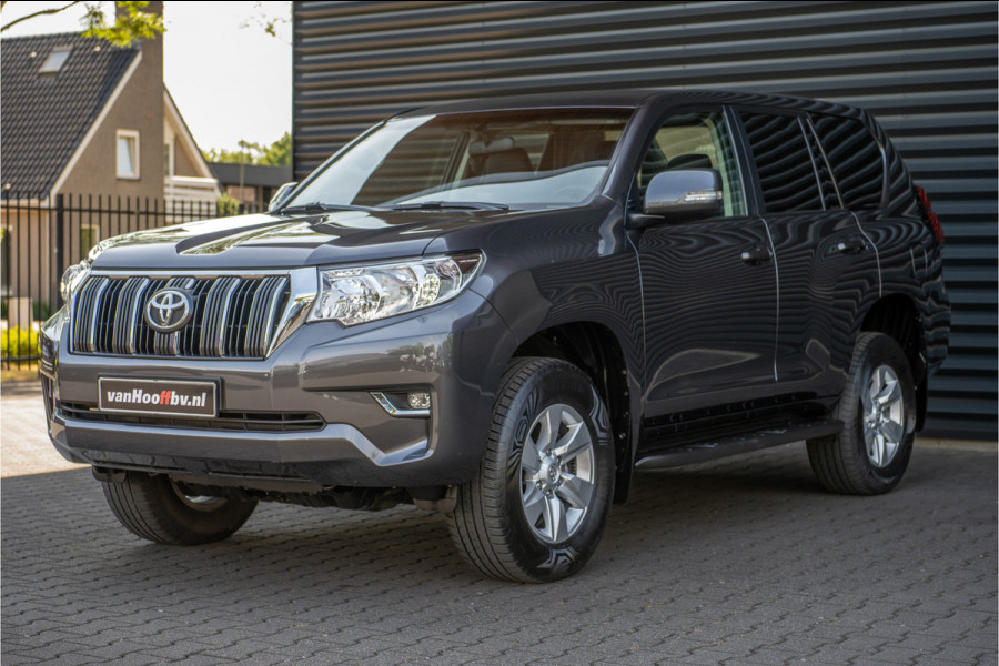 Toyota Land Cruiser 2.8 D-4D-F Grijs kenteken - Grijs metallic