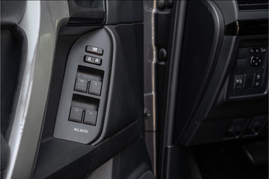 Toyota Land Cruiser 2.8 D-4D-F Grijs kenteken - Grijs metallic