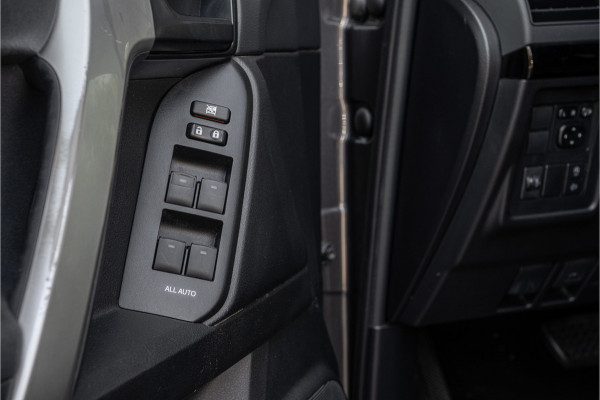 Toyota Land Cruiser 2.8 D-4D-F Grijs kenteken - Grijs metallic