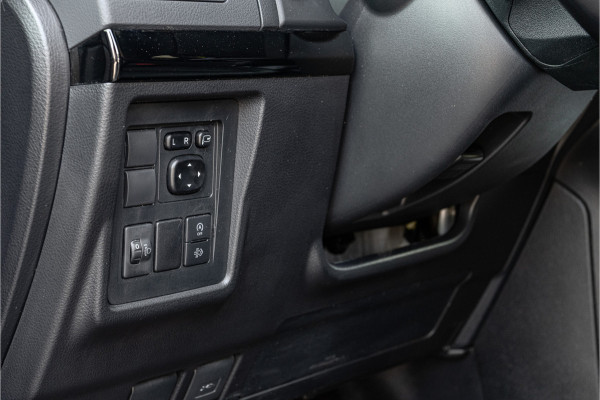 Toyota Land Cruiser 2.8 D-4D-F Grijs kenteken - Grijs metallic