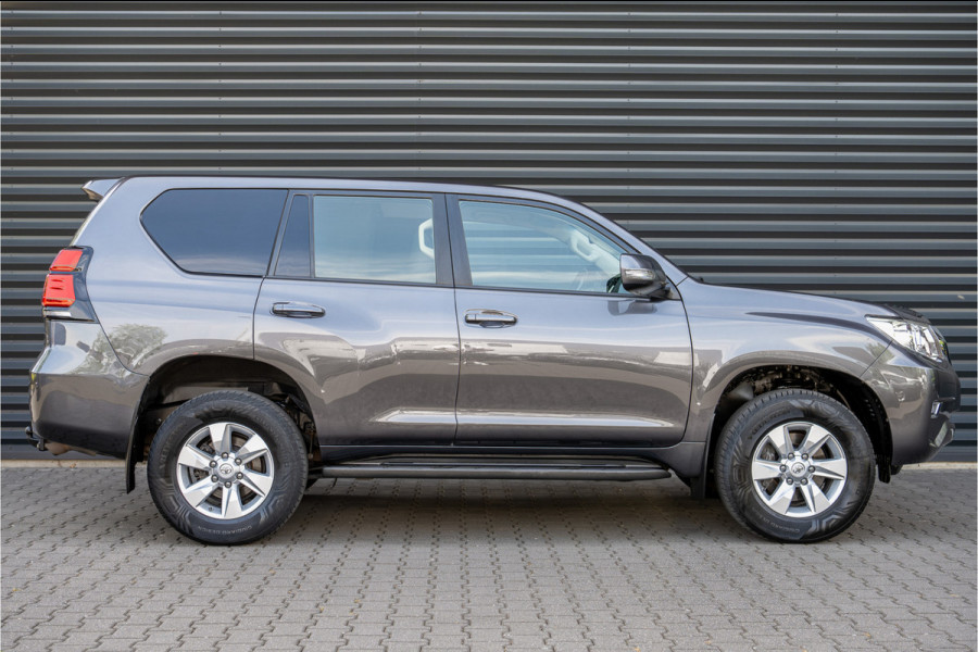 Toyota Land Cruiser 2.8 D-4D-F Grijs kenteken - Grijs metallic