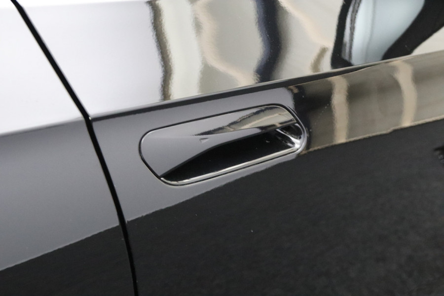 Volkswagen ID.4 Pro 77 kWh, Leder-Alcantara, Trekhaak, Carplay, Camera