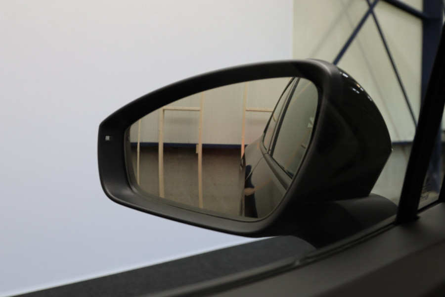 Volkswagen ID.4 Pro 77 kWh, Leder-Alcantara, Trekhaak, Carplay, Camera