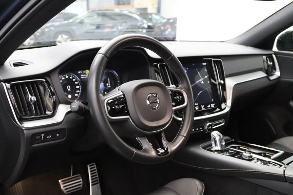 Volvo V60 2.0 T8 Twin Engine AWD 390 PK R-Design PHEV, Panoramadak, LED, 19" LM, Memory