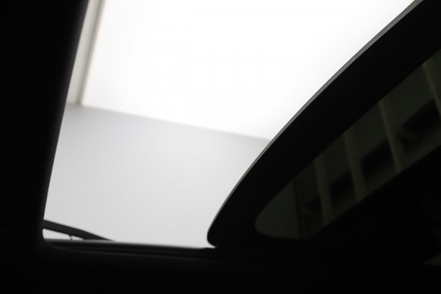 Volvo V60 2.0 T8 Twin Engine AWD 390 PK R-Design PHEV, Panoramadak, LED, 19" LM, Memory