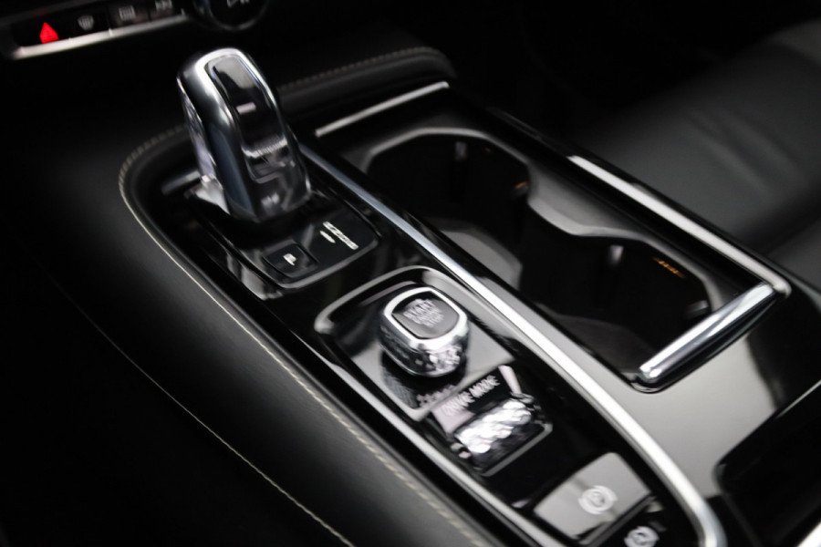 Volvo V60 2.0 T8 Twin Engine AWD 390 PK R-Design PHEV, Panoramadak, LED, 19" LM, Memory