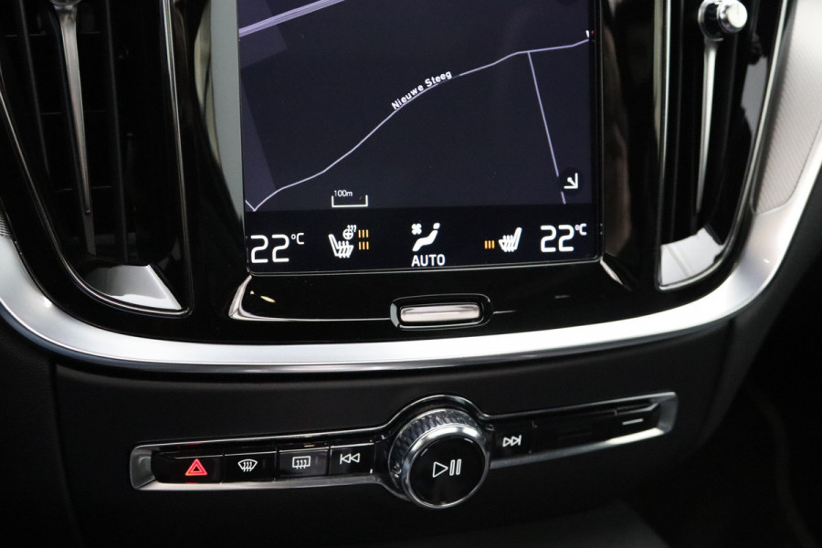 Volvo V60 2.0 T8 Twin Engine AWD 390 PK R-Design PHEV, Panoramadak, LED, 19" LM, Memory